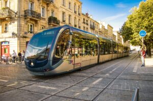 Bordeaux transport, tram, voiture, assurance auto temporaire Bordeaux